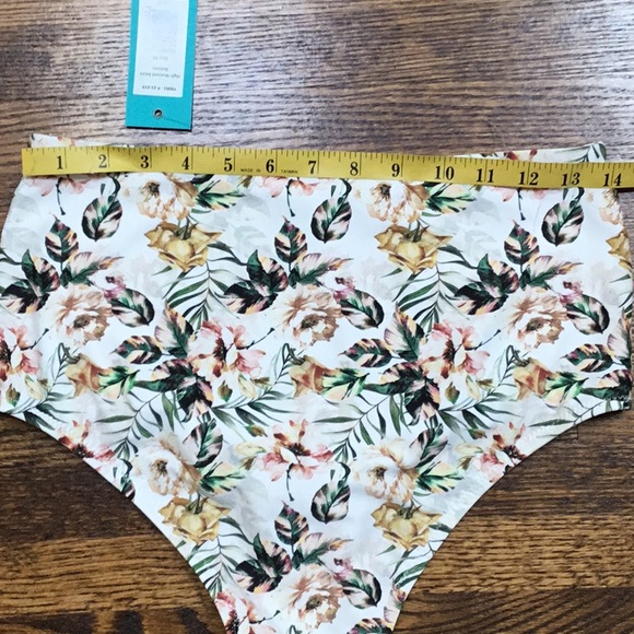 Two Piece Halter Tankini Size M/L - Picture 4 of 9